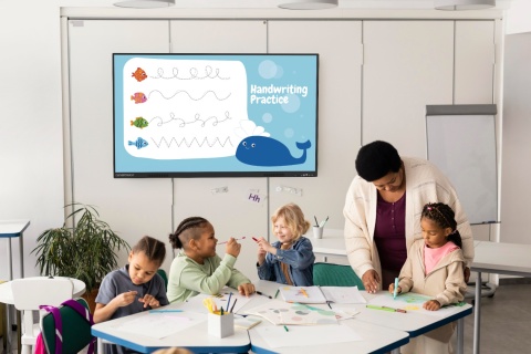Monitor interaktywny Clevertouch X5 8GB 86'' VAT 0% Monitor interaktywny Clevertouch X5 8GB 86'' VAT 0%