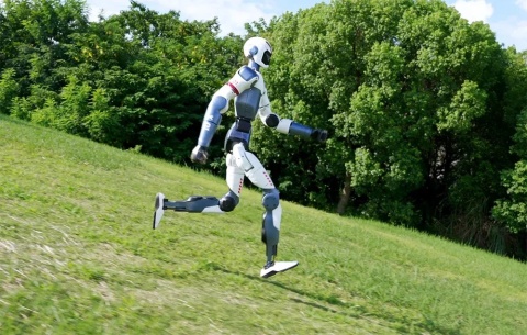 Robot humanoidalny UNITREE R1 Basic AI STEM do szkół i pracowni